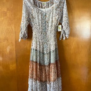 Boho midi dress. Size small. NWT.